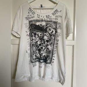 Woman’s Skull Tee